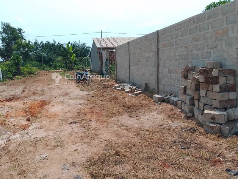 Terrain clôturé de 375 m² - Lotie, viabilisé et proche des commodités