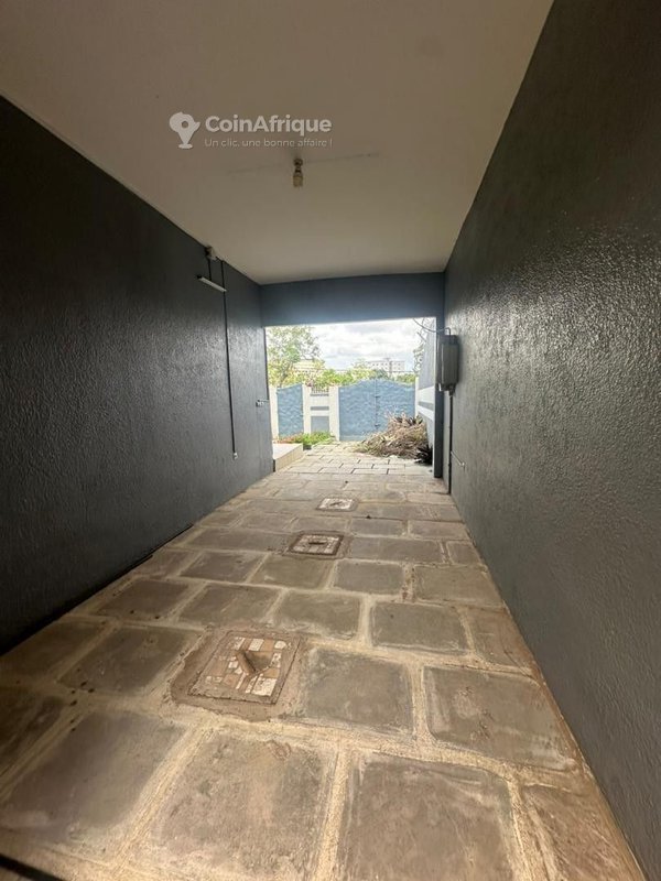 Villa duplex de 4 chambres avec jardin et titre foncier