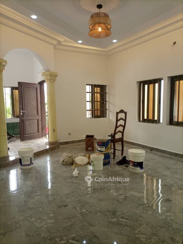 Villa duplex luxueuse de 4 chambres avec garage et sanitaires haut de gamme