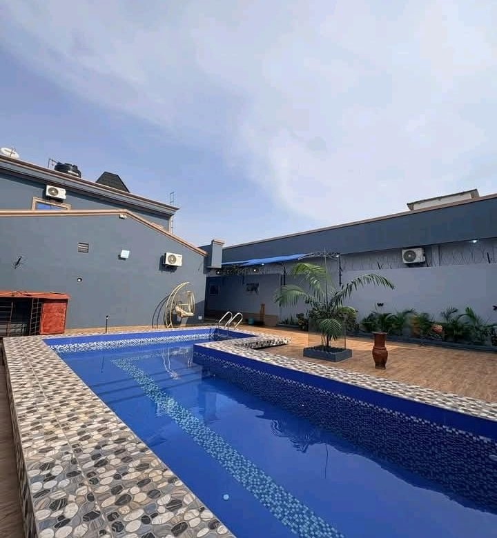 Villa luxueuse de 3 pièces avec piscine privée et espaces de détente