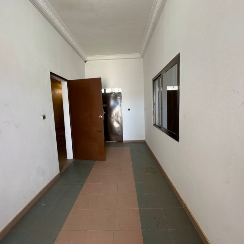 Villa luxueuse de 4 pièces avec titre foncier et grand espace extérieur