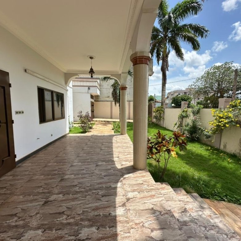Villa luxueuse de 4 pièces avec titre foncier et grand espace extérieur