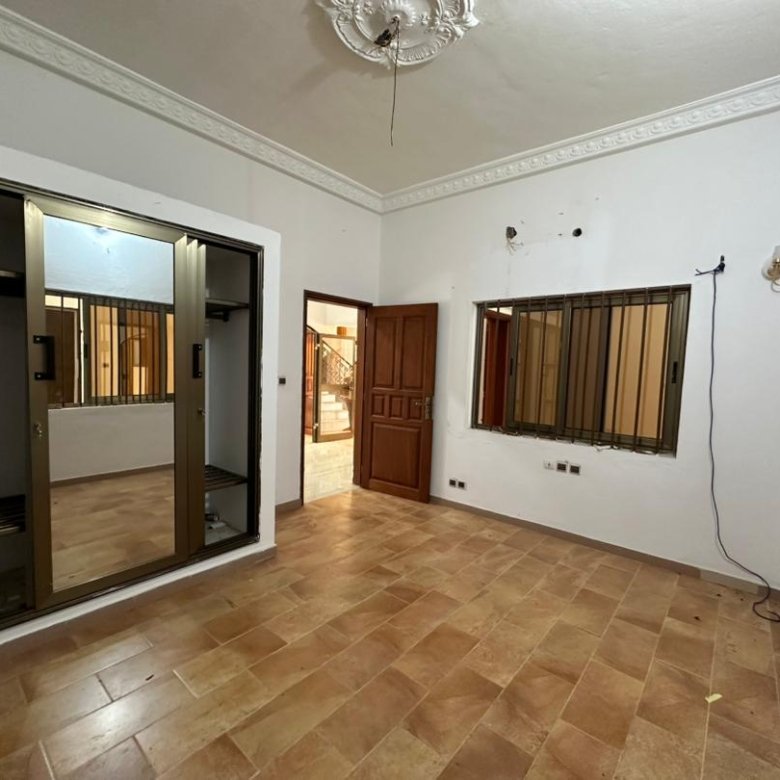 Villa luxueuse de 4 pièces avec titre foncier et grand espace extérieur