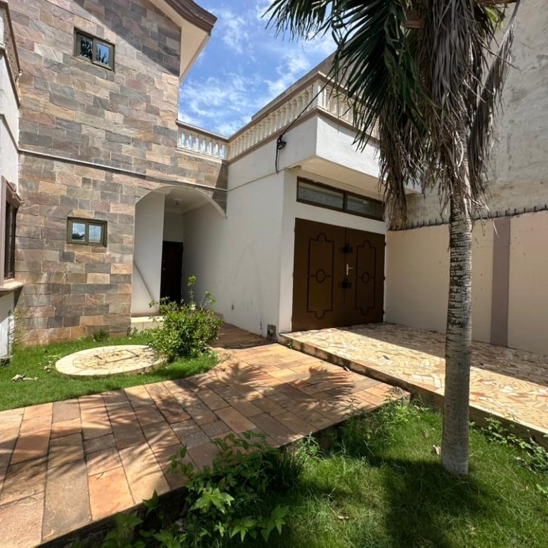 Villa luxueuse de 4 pièces avec titre foncier et grand espace extérieur
