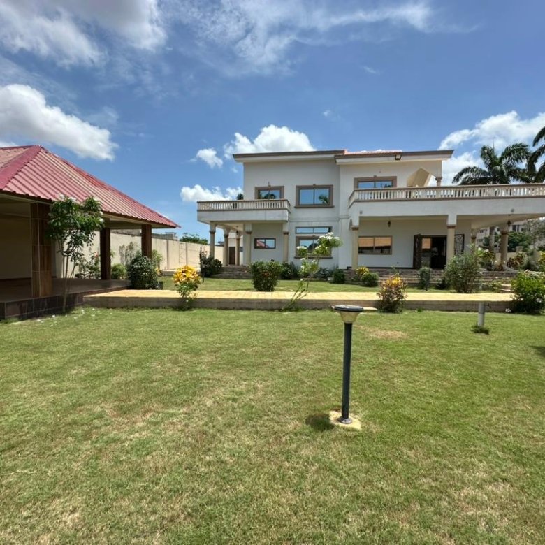 Villa luxueuse de 4 pièces avec titre foncier et grand espace extérieur