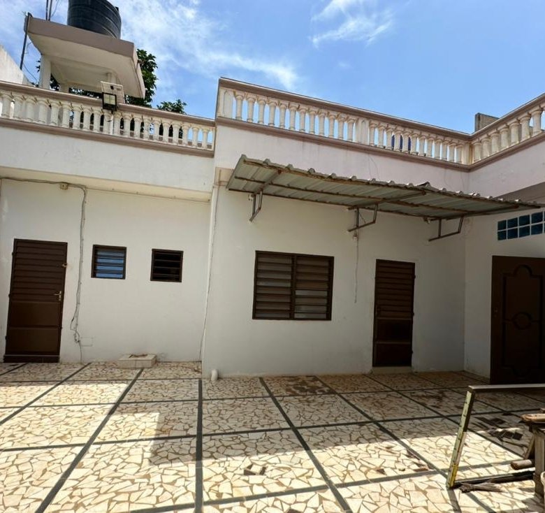Villa luxueuse de 4 pièces avec titre foncier et grand espace extérieur