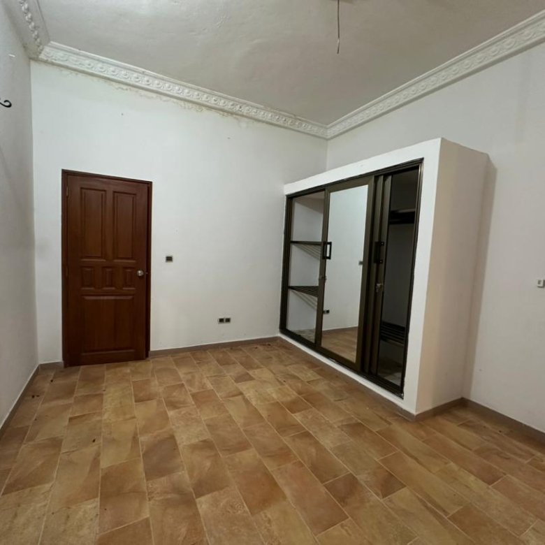 Villa luxueuse de 4 pièces avec titre foncier et grand espace extérieur