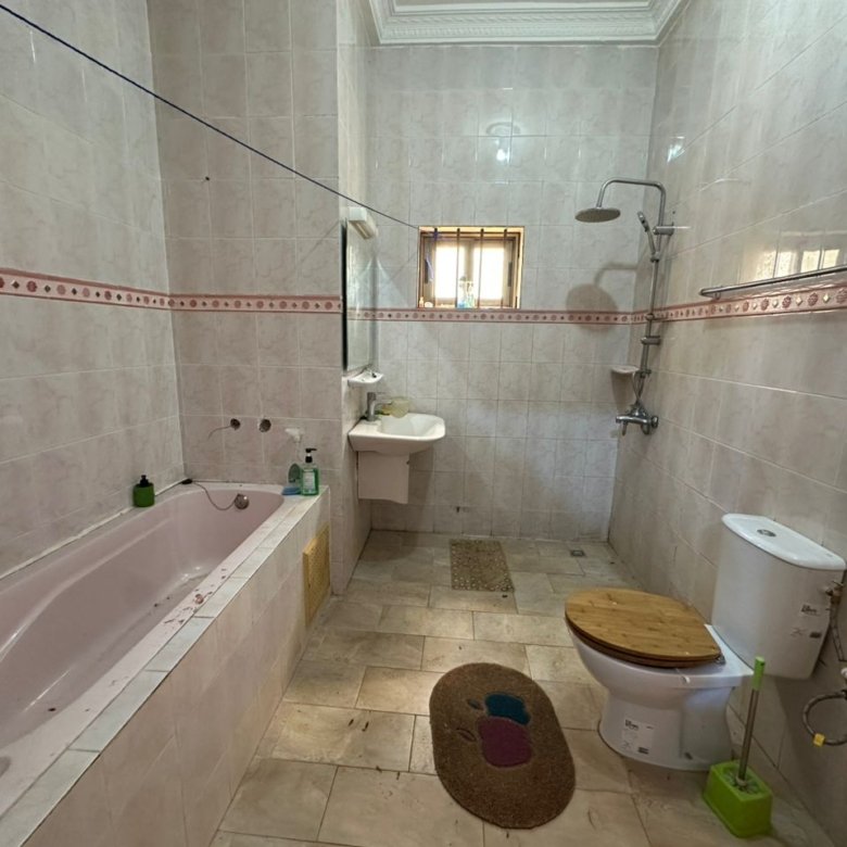 Villa luxueuse de 4 pièces avec titre foncier et grand espace extérieur