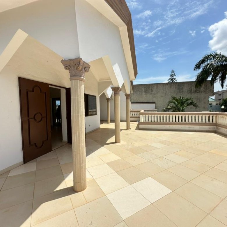 Villa luxueuse de 4 pièces avec titre foncier et grand espace extérieur