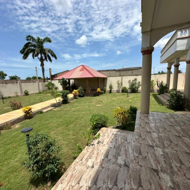 Villa luxueuse de 4 pièces avec titre foncier et grand espace extérieur