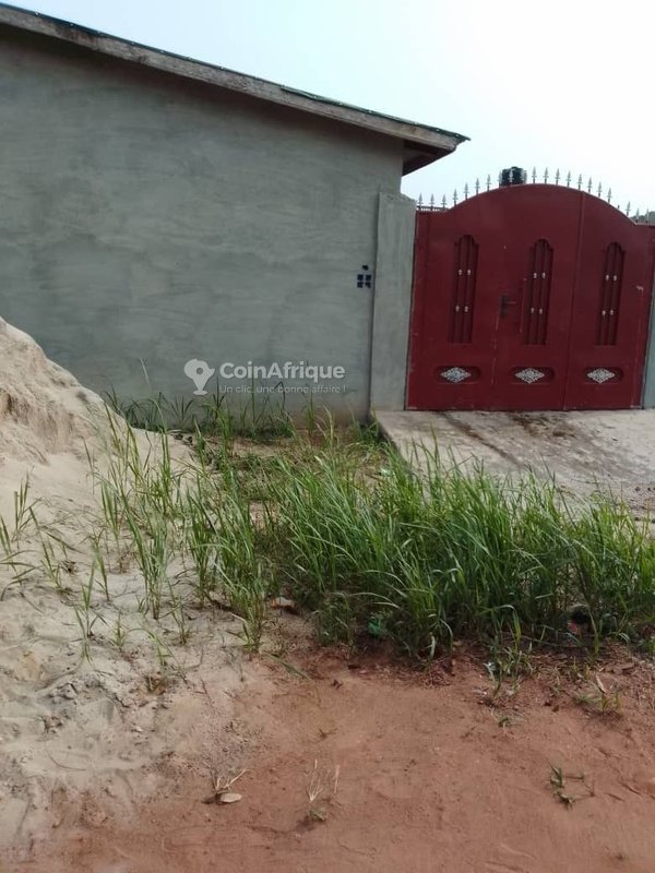 Villa spacieuse de 325 m² avec titre foncier et zone viabilisée