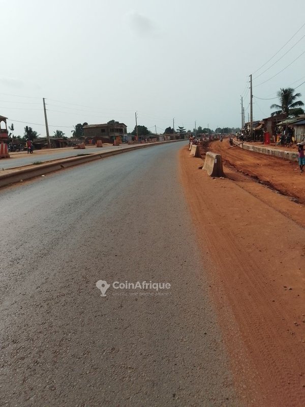 Villa spacieuse de 325 m² avec titre foncier et zone viabilisée