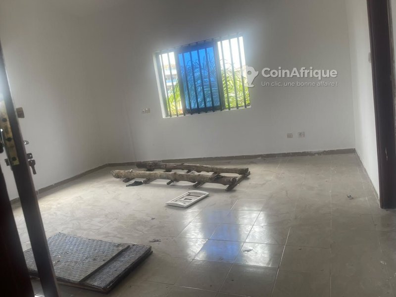 Villa duplex de 5 chambres avec jacuzzi et garage spacieux