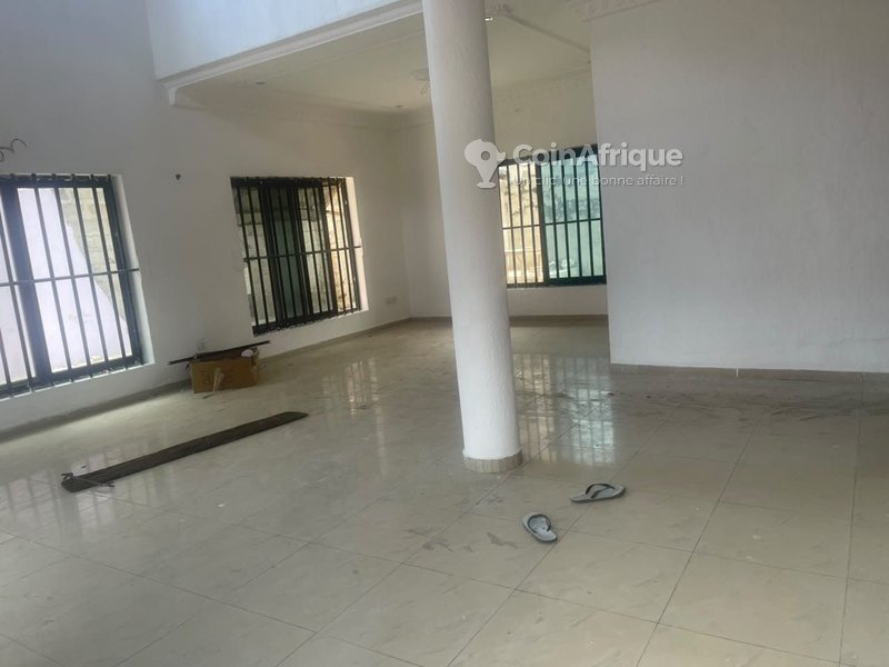 Villa duplex de 5 chambres avec jacuzzi et garage spacieux