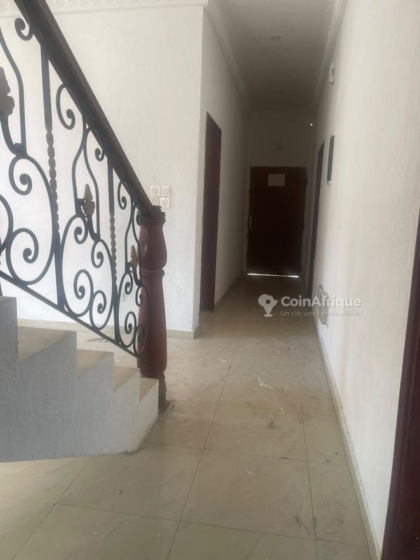 Villa duplex de 5 chambres avec jacuzzi et garage spacieux