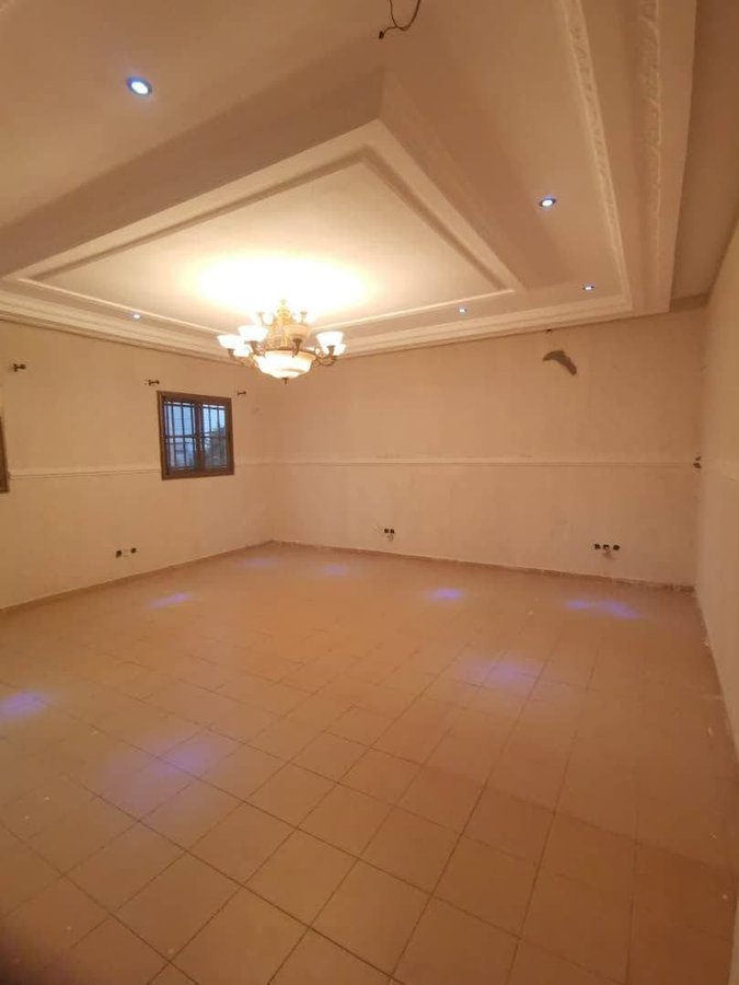 Villa spacieuse de 6 pièces avec jardin et garage fermé pour 2 voitures