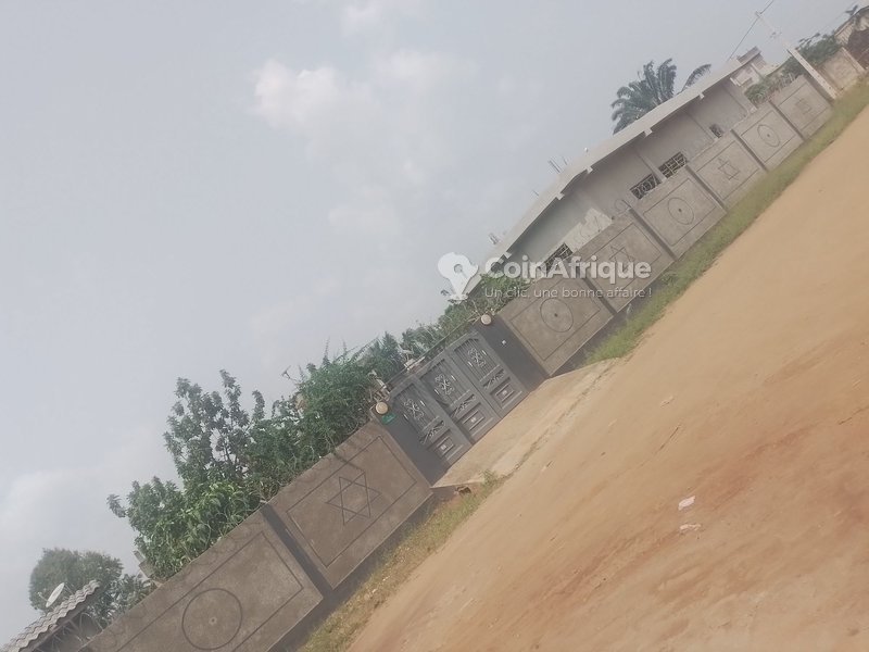 Terrain exceptionnel de 15 lots avec bâtiments construits et titre foncier personnel