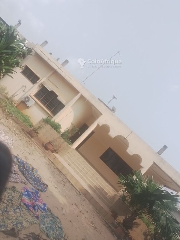 Terrain exceptionnel de 15 lots avec bâtiments construits et titre foncier personnel