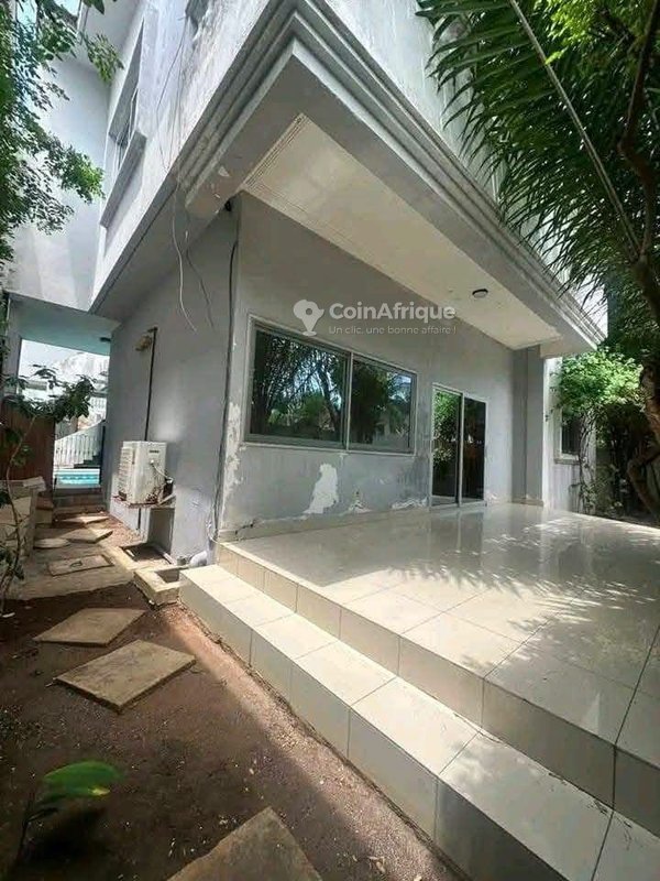 Villa duplex de 3 chambres avec piscine et dépendance