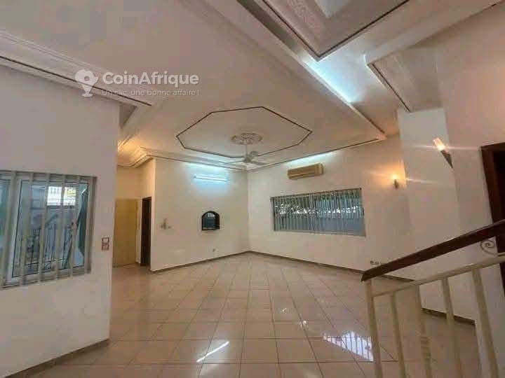Villa duplex de 3 chambres avec piscine et dépendance