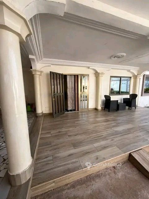 Villa luxueuse de 5 pièces avec jardin et garage spacieux