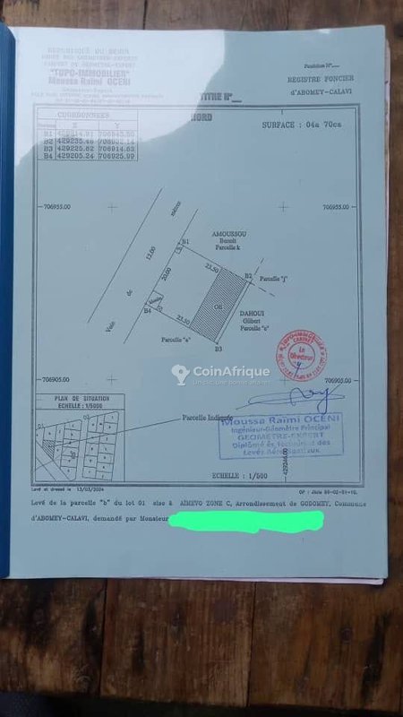 Terrain spacieux de 470 m² avec clôture et documents légaux en cours