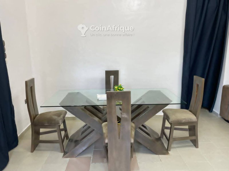 Appartement meublé de 2 pièces avec climatisation et véranda à proximité de la mer