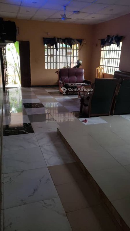 Villa luxueuse de 4 chambres avec climatisation, boutiques et vaste terrasse