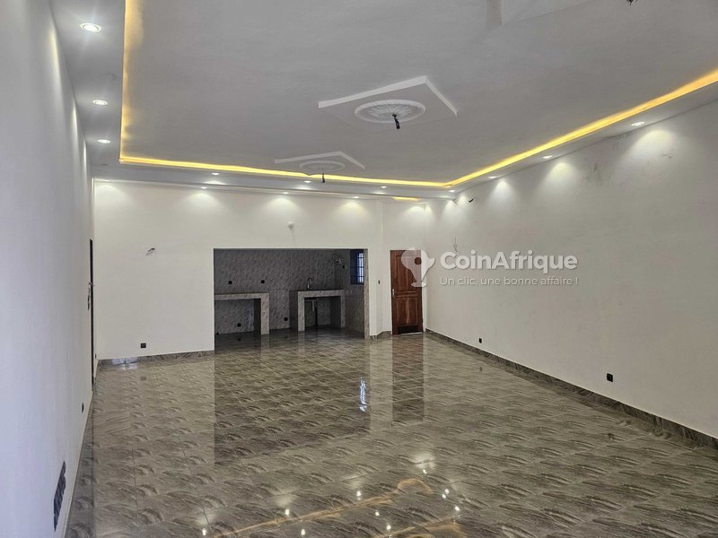 Villa luxueuse de 3 pièces avec piscine privée et grande cour