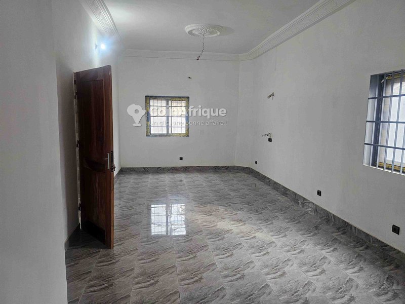 Villa luxueuse de 3 pièces avec piscine privée et grande cour