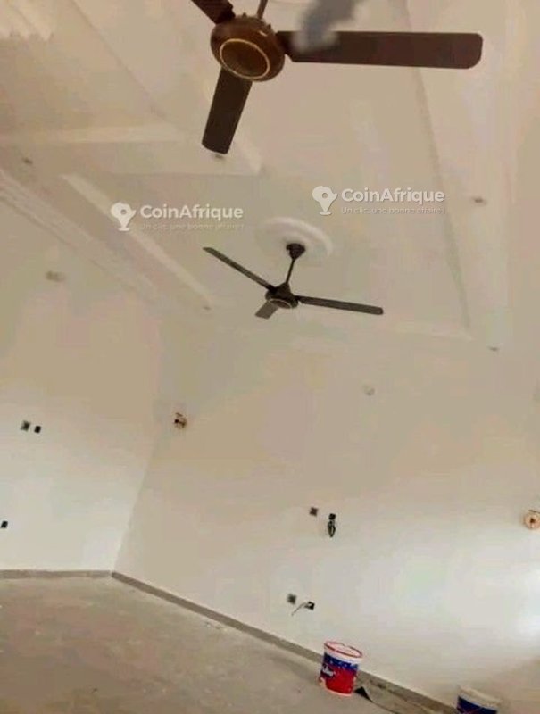 Bureau spacieux de 3 pièces avec climatisation réservée et accès véhicule
