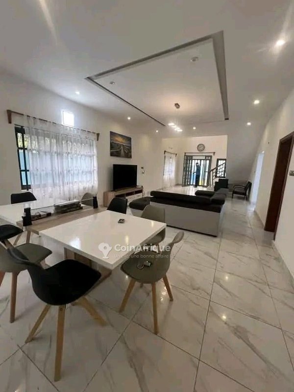 Villa duplex R+1 de 3 chambres avec équipements haut de gamme et jardin