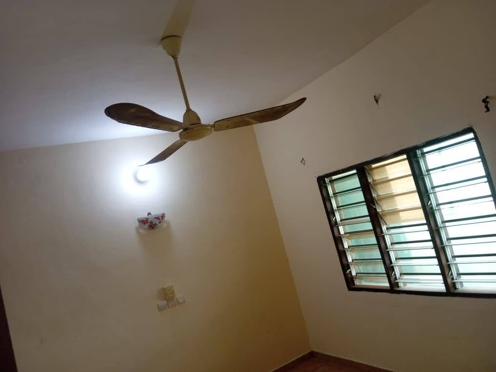Appartement cosy de 2 pièces avec placards intégrés et sécurité privée