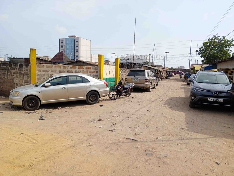 Terrain exceptionnel de 770 m² avec documents à jour et emplacement stratégique en angle de rue