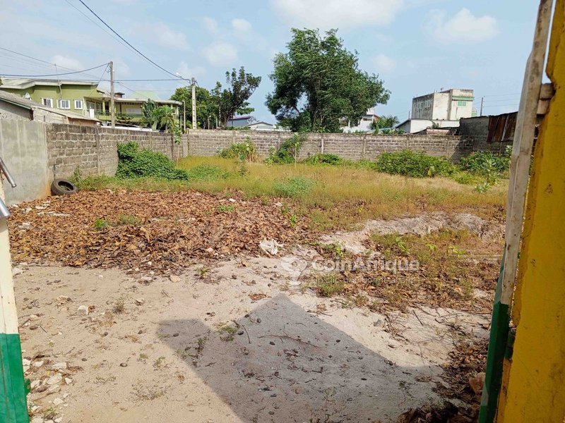 Terrain exceptionnel de 770 m² avec documents à jour et emplacement stratégique en angle de rue