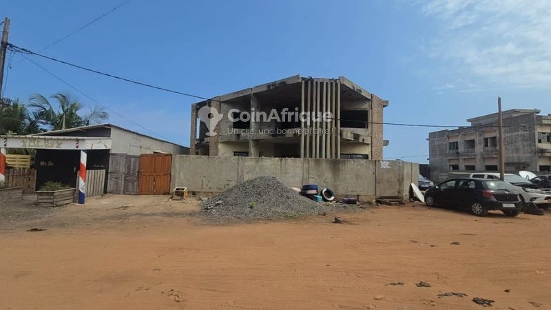 Terrain exceptionnel de 463 m² en angle de rue dans la zone des ambassades