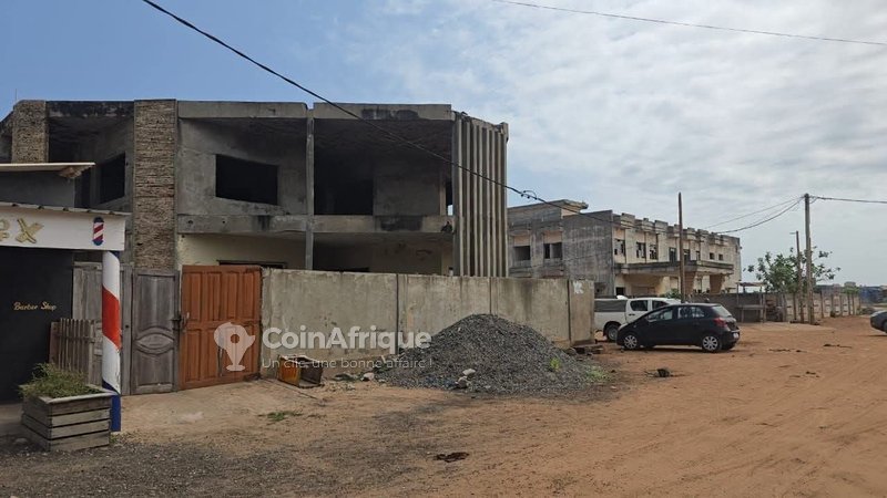 Terrain exceptionnel de 463 m² en angle de rue dans la zone des ambassades