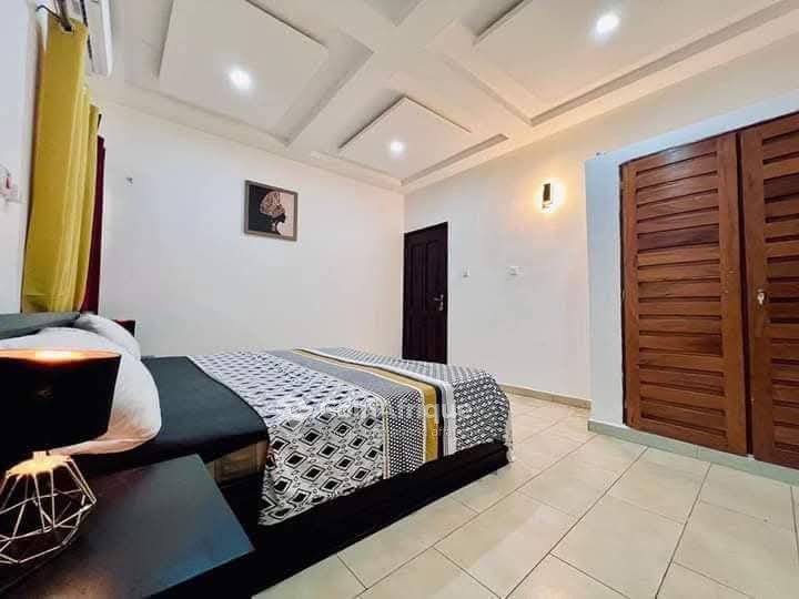 Villa luxueuse de 5 pièces avec piscine et jardin