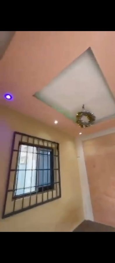 Villa luxueuse de 4 pièces avec garage moderne et espace vert