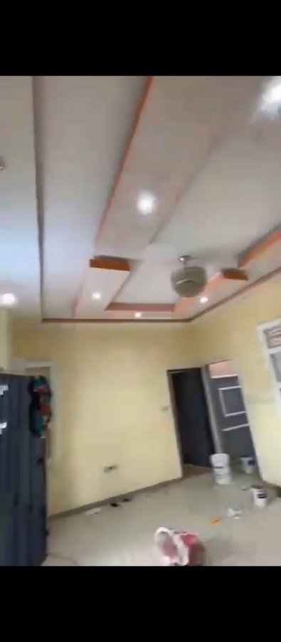 Villa luxueuse de 4 pièces avec garage moderne et espace vert