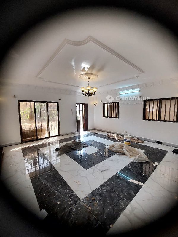 Villa luxueuse de 6 pièces avec garage double et équipements haut de gamme