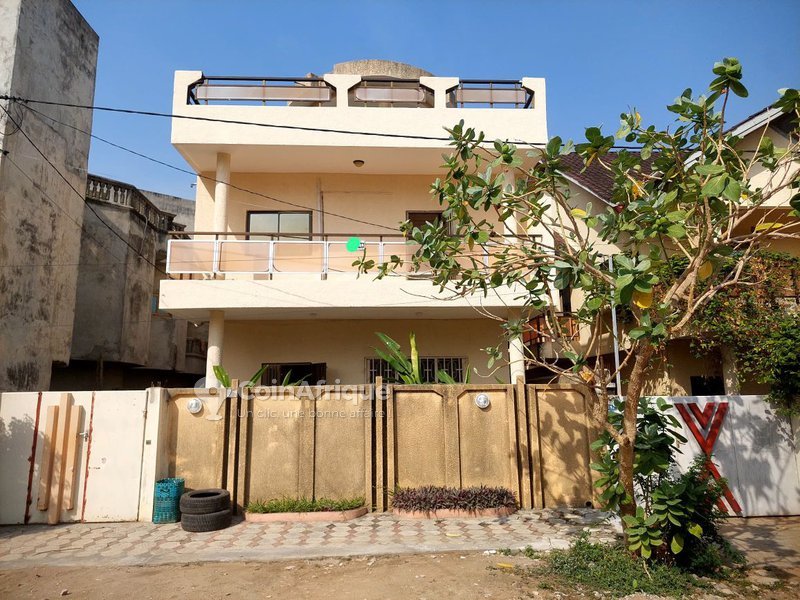 Villa luxueuse de 6 pièces avec garage double et équipements haut de gamme