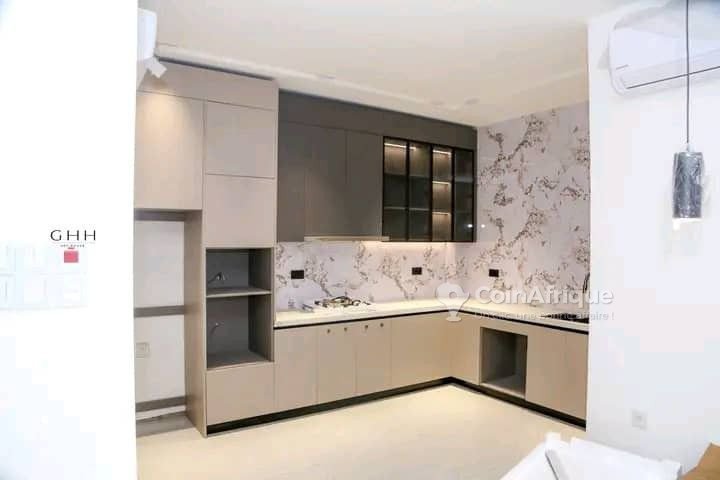 Appartement spacieux de 4 pièces avec sécurité renforcée et parking individuel