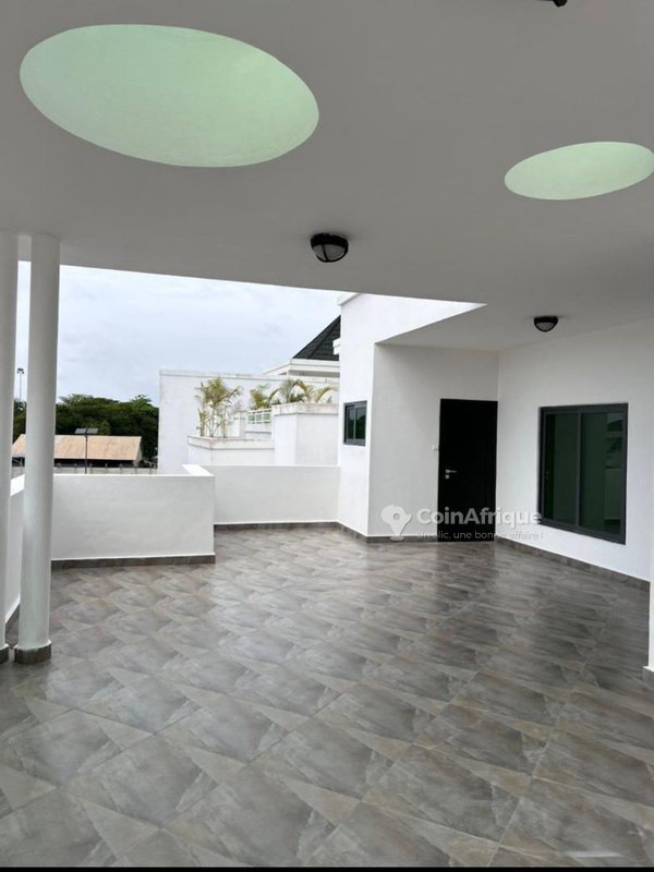 Villa luxueuse de 6 pièces avec jardin et espaces professionnels