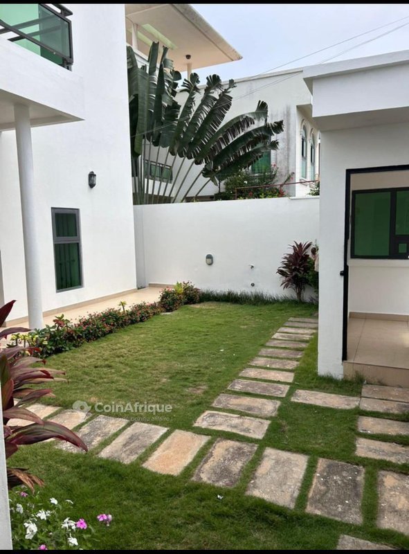 Villa luxueuse de 6 pièces avec jardin et espaces professionnels