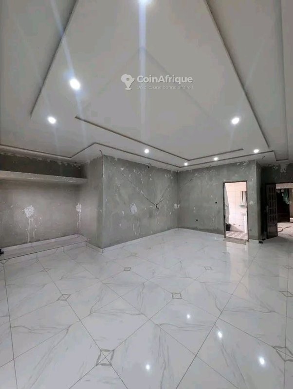 Villa luxueuse de 4 pièces avec mezzanine et espace commercial idéal pour investissement