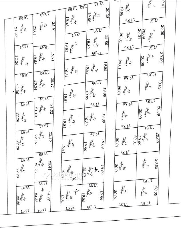 Terrain constructible de 2500m² idéal pour projets commerciaux et résidentiels