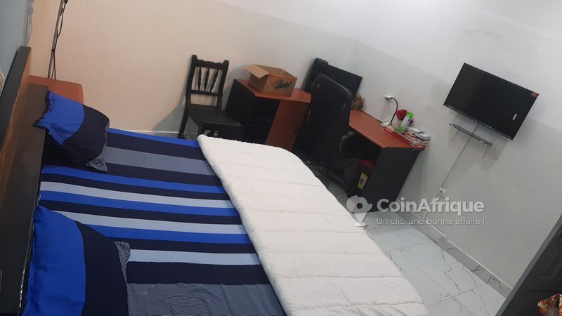 Appartement meublé d'une pièce avec cuisine équipée et accès garage