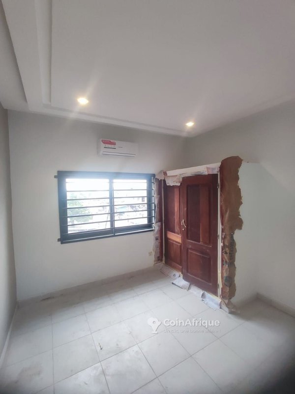 Appartement meublé de 3 pièces avec climatisation et balcon dans un quartier calme
