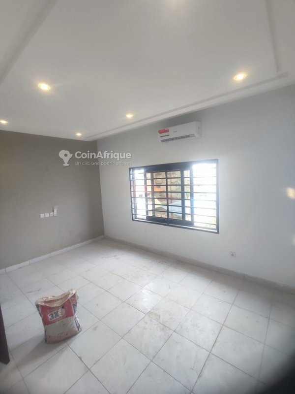 Appartement meublé de 3 pièces avec climatisation et balcon dans un quartier calme
